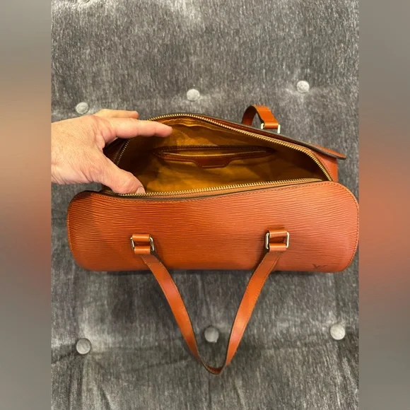 Louis Vuitton Authentic Luxury Vintage Retro RARE Minimalist Epi Soufflot Bag - Picture 10 of 17